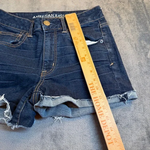 American Eagle Dark Wash Denim Cutoff Shorts Frayed Hem Womens size 8 28" - Picture 8 of 11